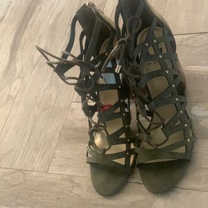 Guess low ankle heels